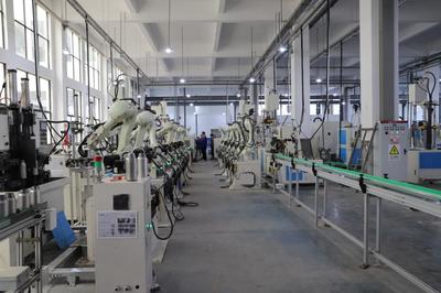 飛劍工貿(mào)的智慧工廠生產(chǎn)線。(受訪者供圖)